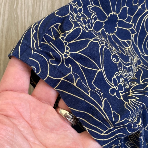 L ‘NrG by Barco Stretch’ Scrub Top with pretty whimsy! - Picture 4 of 5